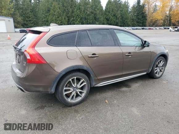 ✅ 2015 Volvo V60 T5 Platinum • VIN: YV4612HMXF1000033 • Лот: 92734025. Опубликован ранее на Copart с пробегом 154 226 миль. Бесплатный доступ к архиву аукционных продаж из США и подробный отчёт об истории автомобиля на DreamBid. Изображение 3.
