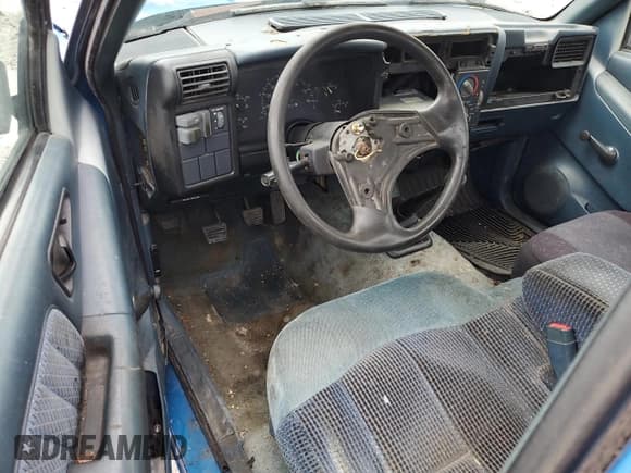 ✅ 1994 GMC Sonoma • VIN: 1GTCS1444R8527872 • Lot: 55327395. Listed on Copart with 229,801 mi. Free auction sales archive from the USA and detailed vehicle history report at DreamBid. Image 8.