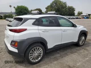 ✅ 2020 Hyundai Kona SEL • VIN: KM8K22AA9LU557763 • Лот: 62048093. Опубликован ранее на Copart с пробегом 18 483 миль. Бесплатный доступ к архиву аукционных продаж из США и подробный отчёт об истории автомобиля на DreamBid. Изображение 3.