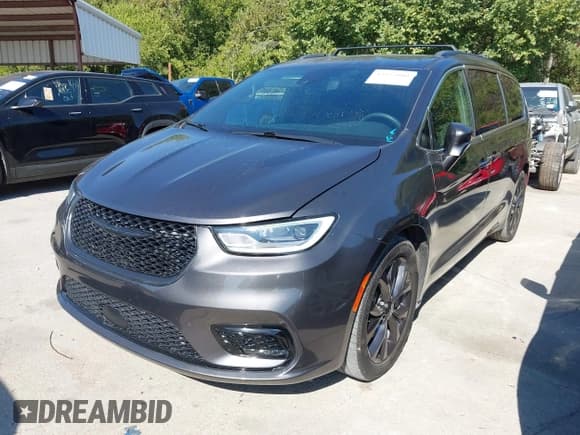 ✅ 2022 Chrysler Pacifica Touring • VIN: 2C4RC1FG2NR101997 • Lot: 43393680. Wystawiony na IAAI z przebiegiem 99 830 mil. Bezpłatny archiwum sprzedaży aukcyjnych z USA i szczegółowy raport historii pojazdu na DreamBid. Zdjęcie 21.