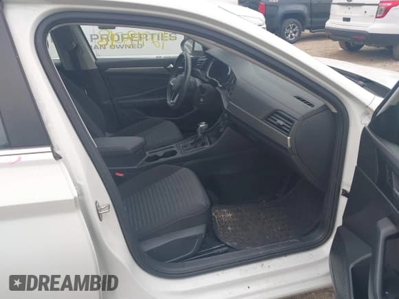 ✅ 2022 Volkswagen Jetta S • VIN: 3VWCM7BU5NM000457 • Lot: 42918018. Wystawiony na IAAI z przebiegiem 23 025 mil. Bezpłatny archiwum sprzedaży aukcyjnych z USA i szczegółowy raport historii pojazdu na DreamBid. Zdjęcie 5.