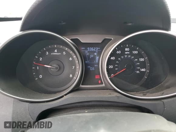 ✅ 2015 Hyundai Veloster • VIN: KMHTC6ADXFU232322 • Lot: 68891114. Wystawiony na Copart z przebiegiem 93 623 mil. Bezpłatny archiwum sprzedaży aukcyjnych z USA i szczegółowy raport historii pojazdu na DreamBid. Zdjęcie 9.