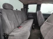 ✅ 2003 Chevrolet Silverado 2500HD LS • VIN: 1GCHK29U13E265418 • Lot: 92708415. Wystawiony na Copart z przebiegiem 211 182 mil. Bezpłatny archiwum sprzedaży aukcyjnych z USA i szczegółowy raport historii pojazdu na DreamBid. Zdjęcie 10.