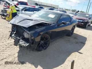 2018 Dodge Challenger SXT z VIN 2C3CDZAGXJH118706, wystawiony jako IAAI lot #43459989 z przebiegiem 120 555 mil mil oraz . Historia ofert i sprzedaży dostępna na DreamBid. Obrazek 2.