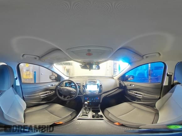 ✅ 2017 Ford Escape SE • VIN: 1FMCU9GD4HUA86783 • Lot: 89681645. Wystawiony na Copart z przebiegiem 132 467 mil. Bezpłatny archiwum sprzedaży aukcyjnych z USA i szczegółowy raport historii pojazdu na DreamBid. Zdjęcie 16.