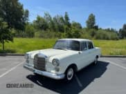 ✅ 1965 Mercedes-Benz 190 • VIN: 11001010128181 • Lot: 94197345. Wystawiony na Copart z przebiegiem 77 434 mil. Bezpłatny archiwum sprzedaży aukcyjnych z USA i szczegółowy raport historii pojazdu na DreamBid. Zdjęcie 2.