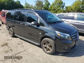 ✅ 2018 Mercedes-Benz Metris Passenger • VIN: WD4PG2EE9J3356463 • Lot: 69218593. Wystawiony na Copart z przebiegiem 154 033 mil. Bezpłatny archiwum sprzedaży aukcyjnych z USA i szczegółowy raport historii pojazdu na DreamBid. Zdjęcie 4.
