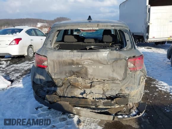 ✅ 2022 Hyundai Venue SE • VIN: KMHRB8A3XNU155384 • Lot: 41392758. Listed on IAAI with 84,337 mi. Free auction sales archive from the USA and detailed vehicle history report at DreamBid. Image 17.