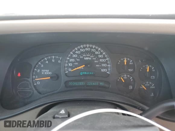 ✅ 2004 Chevrolet Suburban LT • VIN: 3GNFK16T04G101978 • Лот: 61268635. Опубликован ранее на Copart с пробегом 226 468 миль. Бесплатный доступ к архиву аукционных продаж из США и подробный отчёт об истории автомобиля на DreamBid. Изображение 9.