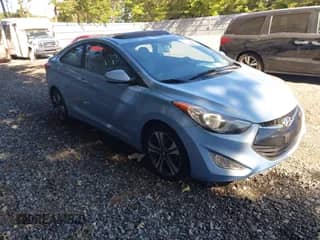 2013 Hyundai Elantra GS z VIN KMHDH6AE2DU009168, wystawiony jako IAAI lot #43139985 z przebiegiem 83 877 mil mil oraz . Historia ofert i sprzedaży dostępna na DreamBid. Obrazek 1.