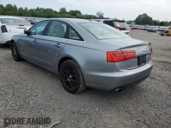 ✅ 2015 Audi A6 Premium • VIN: WAUFFAFC3FN033793 • Lot: 59886835. Wystawiony na Copart z przebiegiem 127 361 mil. Bezpłatny archiwum sprzedaży aukcyjnych z USA i szczegółowy raport historii pojazdu na DreamBid. Zdjęcie 2.