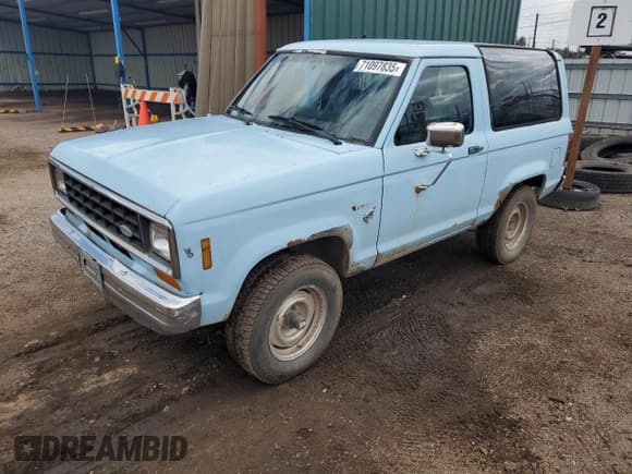 ✅ 1985 Ford Bronco • VIN: 1FMBU14S2FUD45932 • Lot: 71097835. Wystawiony na Copart z przebiegiem 39 265 mil. Bezpłatny archiwum sprzedaży aukcyjnych z USA i szczegółowy raport historii pojazdu na DreamBid. Zdjęcie 1.