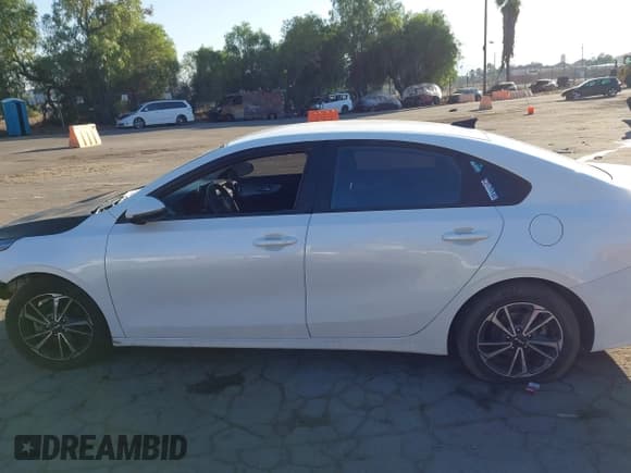 ✅ 2023 Kia Forte LXS • VIN: 3KPF24AD0PE616991 • Лот: 43569254. Опубликован ранее на IAAI с пробегом 88 643 миль. Бесплатный доступ к архиву аукционных продаж из США и подробный отчёт об истории автомобиля на DreamBid. Изображение 14.
