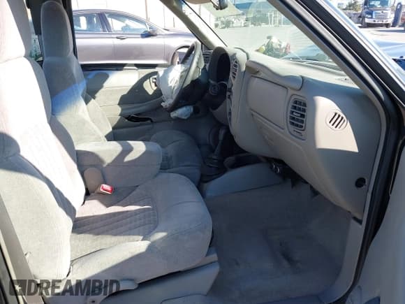 ✅ 1999 Chevrolet S-10 • VIN: 1GCCS1443X8142025 • Лот: 41361212. Опубликован ранее на IAAI с пробегом 66 796 миль. Бесплатный доступ к архиву аукционных продаж из США и подробный отчёт об истории автомобиля на DreamBid. Изображение 5.