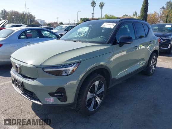 ✅ 2023 Volvo XC40 Plus • VIN: YV4ED3UL9P2108340 • Лот: 43608859. Опубликован ранее на IAAI с пробегом 10 813 миль. Бесплатный доступ к архиву аукционных продаж из США и подробный отчёт об истории автомобиля на DreamBid. Изображение 2.