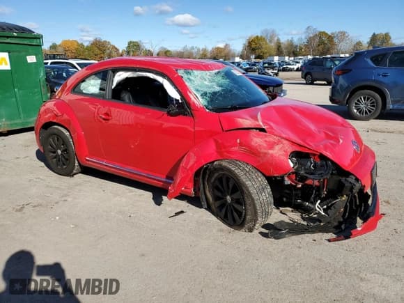 ✅ 2019 Volkswagen Beetle S • VIN: 3VWFD7AT8KM701494 • Лот: 90336075. Опубликован ранее на Copart с пробегом 62 212 миль. Бесплатный доступ к архиву аукционных продаж из США и подробный отчёт об истории автомобиля на DreamBid. Изображение 4.