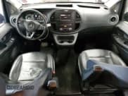 ✅ 2018 Mercedes-Benz Metris Passenger • VIN: WD4PG2EE8J3357037 • Lot: 80455543. Wystawiony na Copart z przebiegiem 177 805 mil. Bezpłatny archiwum sprzedaży aukcyjnych z USA i szczegółowy raport historii pojazdu na DreamBid. Zdjęcie 8.