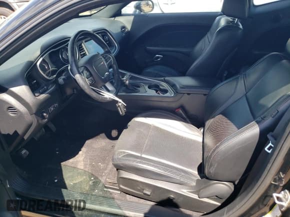 ✅ 2015 Dodge Challenger SXT Plus • VIN: 2C3CDZBGXFH708135 • Lot: 54748414. Wystawiony na Copart z przebiegiem 47 372 mil. Bezpłatny archiwum sprzedaży aukcyjnych z USA i szczegółowy raport historii pojazdu na DreamBid. Zdjęcie 7.