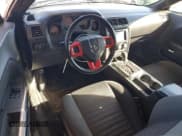 ✅ 2012 Dodge Challenger SXT Plus • VIN: 2C3CDYAG0CH135401 • Lot: 41336245. Wystawiony na Copart z przebiegiem Nie podano. Bezpłatny archiwum sprzedaży aukcyjnych z USA i szczegółowy raport historii pojazdu na DreamBid. Zdjęcie 8.