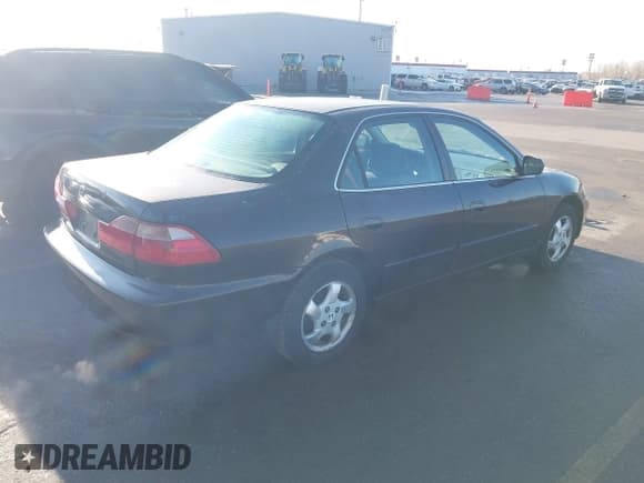 ✅ 1999 Honda Accord EX • VIN: 1HGCG5653XA118297 • Lot: 43827689. Listed on IAAI with 300,280 mi. Free auction sales archive from the USA and detailed vehicle history report at DreamBid. Image 4.