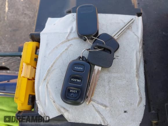 ✅ 2005 Pontiac Vibe • VIN: 5Y2SL63805Z423720 • Lot: 43389214. Listed on IAAI with 299,999 mi. Free auction sales archive from the USA and detailed vehicle history report at DreamBid. Image 11.