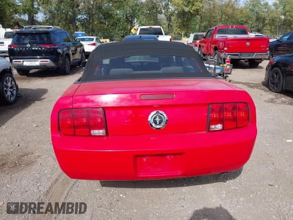 ✅ 2007 Ford Mustang Deluxe • VIN: 1ZVFT84N475327923 • Lot: 43441133. Listed on IAAI with 86,635 mi. Free auction sales archive from the USA and detailed vehicle history report at DreamBid. Image 16.