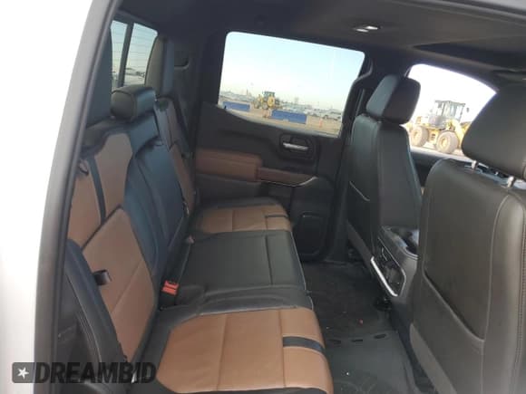 ✅ 2019 Chevrolet Silverado 1500 High Country • VIN: 3GCUYHEL3KG181962 • Lot: 67839204. Wystawiony na Copart z przebiegiem 77 767 mil. Bezpłatny archiwum sprzedaży aukcyjnych z USA i szczegółowy raport historii pojazdu na DreamBid. Zdjęcie 10.