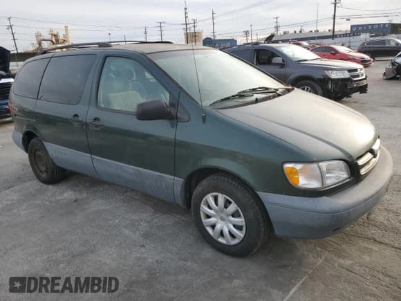 ✅ 1999 Toyota Sienna CE • VIN: 4T3ZF19C1XU146082 • Lot: 82063524. Listed on Copart with 158,294 mi. Free auction sales archive from the USA and detailed vehicle history report at DreamBid. Image 4.
