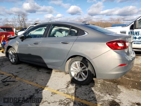 ✅ 2019 Chevrolet Cruze LT • VIN: 1G1BE5SM7K7105564 • Лот: 40428413. Опубликован ранее на Copart с пробегом 96 793 миль. Бесплатный доступ к архиву аукционных продаж из США и подробный отчёт об истории автомобиля на DreamBid. Изображение 2.