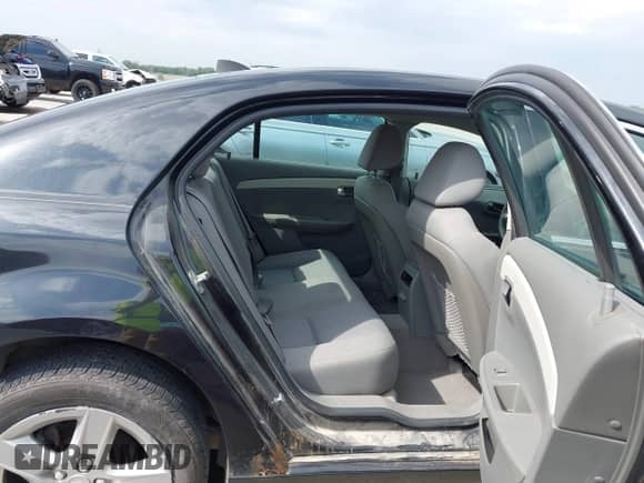 2012 Chevrolet Malibu 1LS z VIN 1G1ZB5E03CF253296, wystawiony jako IAAI lot #43278369 z przebiegiem 144 163 mil mil oraz . Historia ofert i sprzedaży dostępna na DreamBid. Obrazek 8.