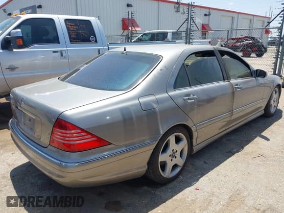 ✅ 2003 Mercedes-Benz S 430 • VIN: WDBNG70J23A376067 • Лот: 42352299. Опубликован ранее на IAAI с пробегом Не указан. Бесплатный доступ к архиву аукционных продаж из США и подробный отчёт об истории автомобиля на DreamBid. Изображение 4.