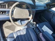 ✅ 1989 Mercedes-Benz 190 • VIN: WDBDA29D0KF609460 • Lot: 76746744. Wystawiony na Copart z przebiegiem 57 439 mil. Bezpłatny archiwum sprzedaży aukcyjnych z USA i szczegółowy raport historii pojazdu na DreamBid. Zdjęcie 8.