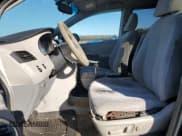 ✅ 2011 Toyota Sienna LE • VIN: 5TDJK3DC6BS004669 • Lot: 87207195. Wystawiony na Copart z przebiegiem 204 081 mil. Bezpłatny archiwum sprzedaży aukcyjnych z USA i szczegółowy raport historii pojazdu na DreamBid. Zdjęcie 7.