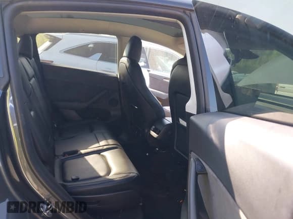 ✅ 2023 Tesla Model Y Long Range • VIN: 7SAYGAEE9PF945648 • Lot: 42847679. Wystawiony na IAAI z przebiegiem 52 871 mil. Bezpłatny archiwum sprzedaży aukcyjnych z USA i szczegółowy raport historii pojazdu na DreamBid. Zdjęcie 8.