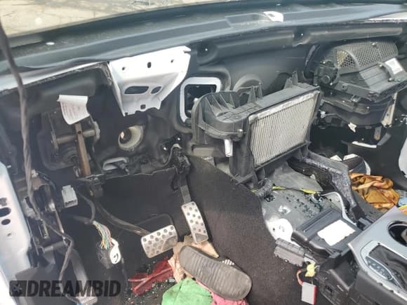 ✅ 2020 Jeep Grand Cherokee Overland • VIN: 1C4RJFCT3LC355132 • Lot: 67751835. Wystawiony na Copart z przebiegiem Nie podano. Bezpłatny archiwum sprzedaży aukcyjnych z USA i szczegółowy raport historii pojazdu na DreamBid. Zdjęcie 9.