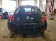 ✅ 2014 Volkswagen Beetle 1.8T • VIN: 3VWJ17AT4EM656948 • Lot: 47752945. Wystawiony na Copart z przebiegiem 143 231 mil. Bezpłatny archiwum sprzedaży aukcyjnych z USA i szczegółowy raport historii pojazdu na DreamBid. Zdjęcie 6.