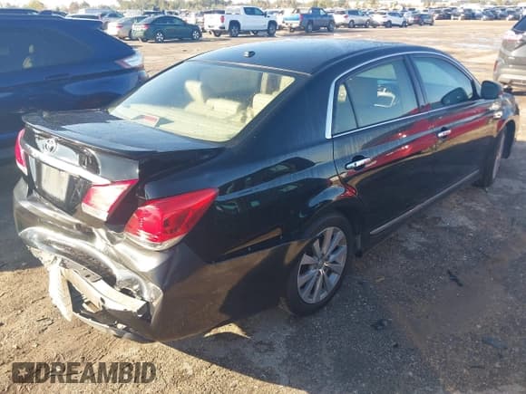 ✅ 2011 Toyota Avalon Limited • VIN: 4T1BK3DB1BU437075 • Lot: 43782986. Listed on IAAI with 172,006 mi. Free auction sales archive from the USA and detailed vehicle history report at DreamBid. Image 4.