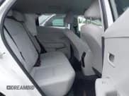 ✅ 2025 Hyundai Kona SEL • VIN: KM8HBCAB3SU199373 • Лот: 41729781. Опубликован ранее на IAAI с пробегом 21 635 миль. Бесплатный доступ к архиву аукционных продаж из США и подробный отчёт об истории автомобиля на DreamBid. Изображение 8.