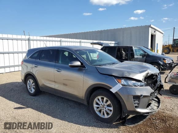 ✅ 2019 Kia Sorento LX • VIN: 5XYPG4A30KG553464 • Lot: 70380475. Listed on Copart with 93,324 mi. Free auction sales archive from the USA and detailed vehicle history report at DreamBid. Image 4.