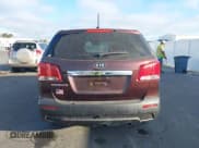 ✅ 2013 Kia Sorento LX • VIN: 5XYKT3A11DG366803 • Lot: 43547881. Wystawiony na IAAI z przebiegiem 161 475 mil. Bezpłatny archiwum sprzedaży aukcyjnych z USA i szczegółowy raport historii pojazdu na DreamBid. Zdjęcie 16.