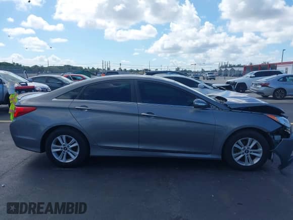 2014 Hyundai Sonata GLS с VIN 5NPEB4AC2EH847841, выставлен на аукционе IAAI как лот 43356617 с пробегом 124 953 миль миль и . История ставок и продаж доступна на DreamBid. Изображение 12.