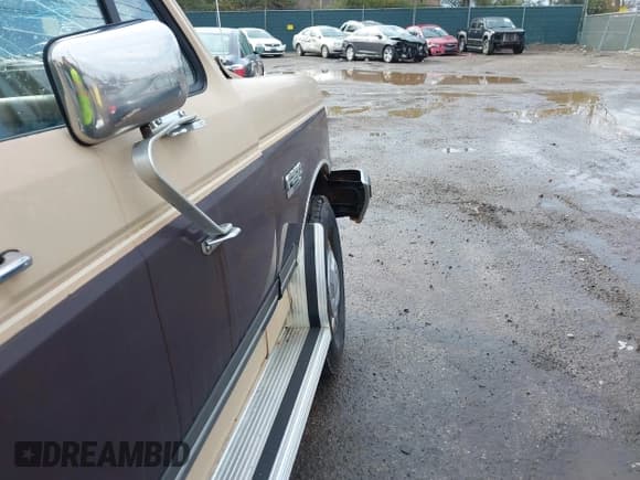 ✅ 1989 Ford F-250 • VIN: 2FTHF25H5KCB18665 • Lot: 41893395. Listed on IAAI with Not provided. Free auction sales archive from the USA and detailed vehicle history report at DreamBid. Image 6.