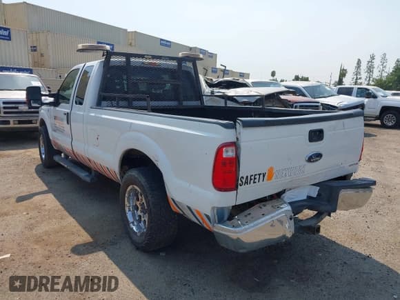 ✅ 2014 Ford F-250 XL • VIN: 1FT7X2A69EEB79156 • Lot: 43090392. Listed on IAAI with 246,582 mi. Free auction sales archive from the USA and detailed vehicle history report at DreamBid. Image 3.