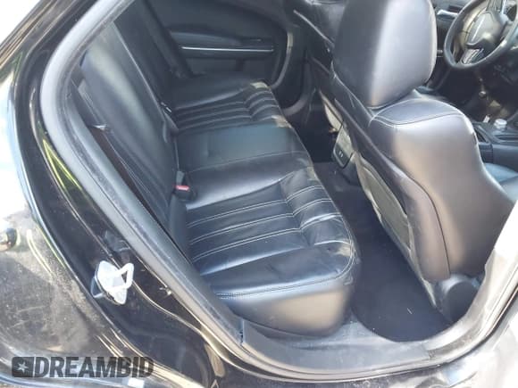 ✅ 2022 Chrysler 300 S • VIN: 2C3CCABG2NH218095 • Lot: 43495716. Wystawiony na IAAI z przebiegiem 103 289 mil. Bezpłatny archiwum sprzedaży aukcyjnych z USA i szczegółowy raport historii pojazdu na DreamBid. Zdjęcie 8.