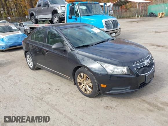 ✅ 2014 Chevrolet Cruze LS • VIN: 1G1PA5SH9E7269620 • Лот: 43660087. Опубликован ранее на IAAI с пробегом 114 589 миль. Бесплатный доступ к архиву аукционных продаж из США и подробный отчёт об истории автомобиля на DreamBid. Изображение 1.