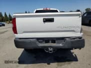 ✅ 2020 Toyota Tundra SR • VIN: 5TFTY5F17LX011477 • Lot: 54729335. Wystawiony na Copart z przebiegiem 66 967 mil. Bezpłatny archiwum sprzedaży aukcyjnych z USA i szczegółowy raport historii pojazdu na DreamBid. Zdjęcie 6.