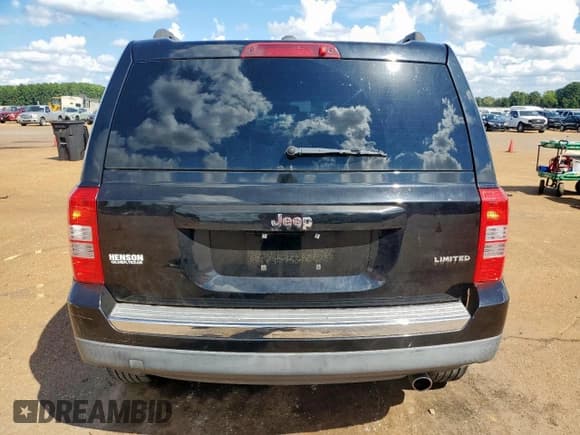 ✅ 2015 Jeep Patriot Limited • VIN: 1C4NJPCB1FD179594 • Lot: 83816695. Listed on Copart with 82,717 mi. Free auction sales archive from the USA and detailed vehicle history report at DreamBid. Image 6.