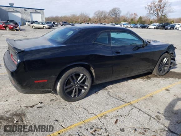 ✅ 2019 Dodge Challenger SXT • VIN: 2C3CDZGG2KH618853 • Lot: 67384412. Wystawiony na Copart z przebiegiem 92 748 mil. Bezpłatny archiwum sprzedaży aukcyjnych z USA i szczegółowy raport historii pojazdu na DreamBid. Zdjęcie 3.
