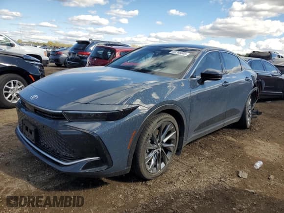 ✅ 2025 Toyota Crown XLE • VIN: JTDAAAAF1S3035514 • Lot: 82266505. Listed on Copart with 17,754 mi. Free auction sales archive from the USA and detailed vehicle history report at DreamBid. Image 1.