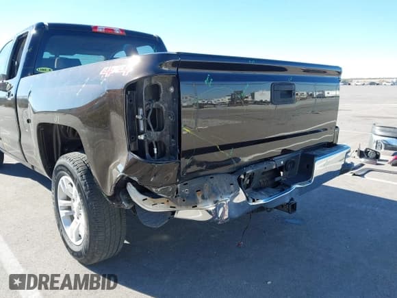 ✅ 2018 Chevrolet Silverado 1500 LT • VIN: 1GCVKREC7JZ316077 • Lot: 43629882. Wystawiony na IAAI z przebiegiem 44 601 mil. Bezpłatny archiwum sprzedaży aukcyjnych z USA i szczegółowy raport historii pojazdu na DreamBid. Zdjęcie 6.